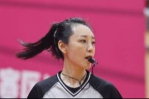 又美又飒!全国女篮锦标赛的女裁判王阳成赛场上另一道靓丽的风景