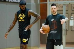 训练师Brickley:老詹的自律无人能及 8点训练他6点就会来热身