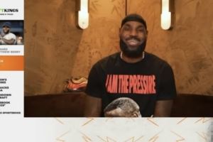 詹姆斯:NBA停摆时海鹰队给我寄来球衣 我曾认真考虑过加盟NFL