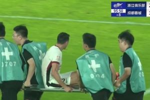 浙江主场担架员:虽然蓉城队员对我们工作有些干扰,但并非有意