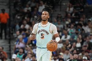 卡斯尔:我会主打1&2号位 三后卫阵容具有很大的潜力