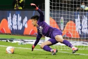 记者:不只是颜骏凌、陈威强,关键是海港门将教练沃克强