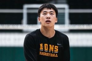 新赛季的NCAA冲啊!王俊杰晒在旧金山大学球馆的训练照:锻炼