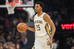 这回扣爽了!特雷-墨菲半场11中6得到15分1板3断