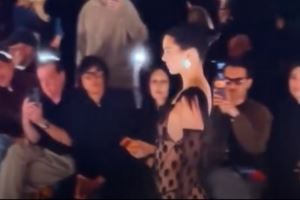 光彩夺目!肯达尔-詹娜性感走秀亮相巴黎时装周