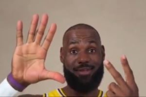 NBA版手势舞!詹库杜领衔众将用手势比出自己是第几个赛季