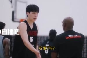 比卢普斯to杨瀚森等队员:现在只是一节结束了 不是比赛结束了