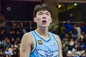  当年杨瀚森在山东打青年联赛时 徐长锁发掘了他并引进到青岛