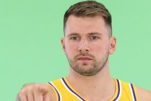  东契奇2025年球衣销量登顶NBA 打破詹库连续11年的霸榜纪录