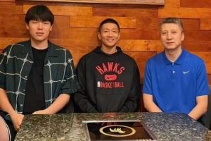 吃着火锅唱着歌!郭士强&李昂在美考察期间 探望了杨瀚森