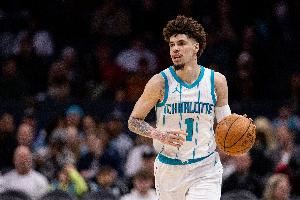 状态不错！拉梅洛-鲍尔13中8&三分8中4砍20分6助攻 正负值+27