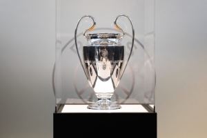 官方：巴黎本赛季将在王子公园球场巡回展出欧冠奖杯