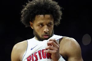 超科比 近58年打铁数之最！康宁汉姆45投14中 轰46分三双+5断2帽