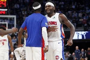 斯图尔特谈逆转：我们加大了防守强度一直保持 对手顶不住了