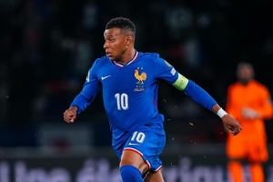  姆巴佩社媒晒多张近期生活+比赛照片：放松🎭