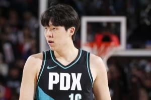  练级是有用的！杨瀚森次节登场5分9秒半场3中2得到4分1板1助！