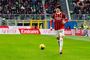  巴特萨基：魔笛是伟大的冠军球员，全队都要向他学习心态和个性